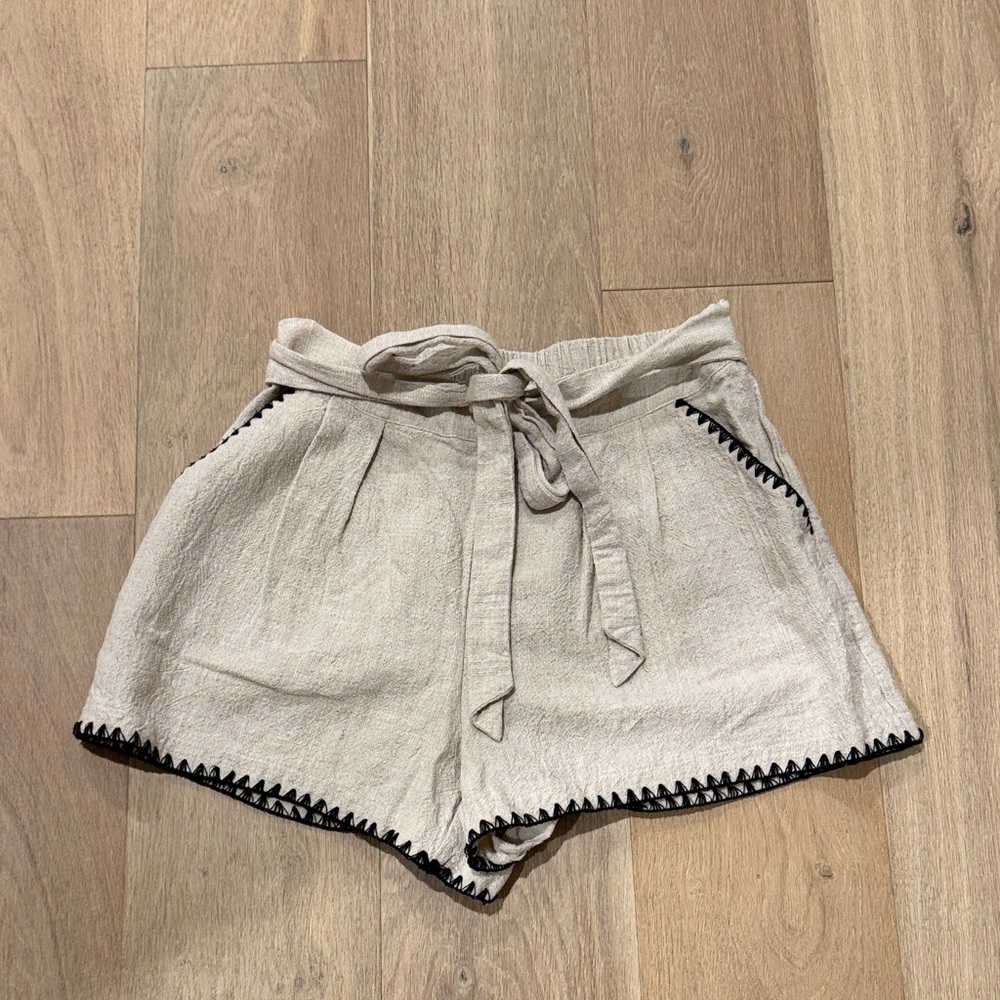 Moon River High Waist Cream Shorts with Black Detailing